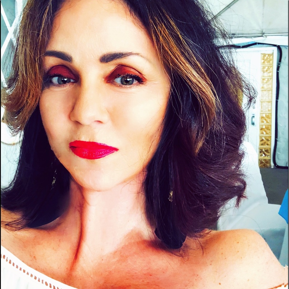 Meet your Posher, Connie